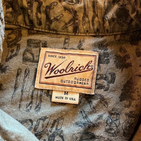 Woolrich-size M-rugged outerwear short sleeve button down. Thick durable cotton - Picture 5 of 10